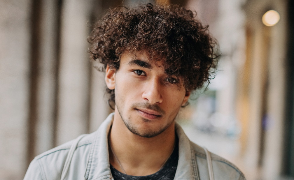 How to Style Men's Curly Hair