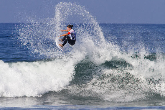 Tyler Wright (AUS) stormed through Round 4 of the Vans US Open of Surfing, earning a spot in the Quarterfinals.  Image: ASP /  Morris