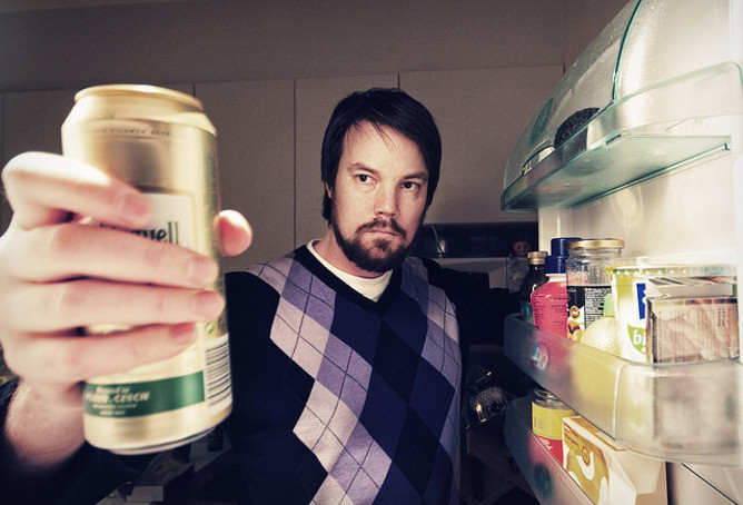 There is growing evidence that alcohol increases the risk of certain types of cancer, diabetes and heart disease. Anders Adermark There is growing evidence that alcohol increases the risk of certain types of cancer, diabetes and heart disease. Anders Adermark