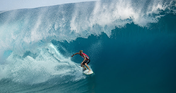 John John Florence posted the second Perfect 10 of the competition in his high-scoring heat against fellow Hawaiian Sebastian Zietz. Image: ASP / Will H-S John John Florence posted the second Perfect 10 of the competition in his high-scoring heat against fellow Hawaiian Sebastian Zietz. Image: ASP / Will H-S