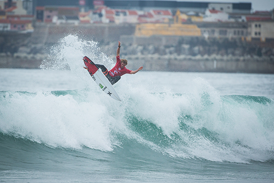 John John Florence (HAW) scored the day's biggest heat total with aerials. Image: WSL / Kirstin Scholtz John John Florence (HAW) scored the day's biggest heat total with aerials. Image: WSL / Kirstin Scholtz